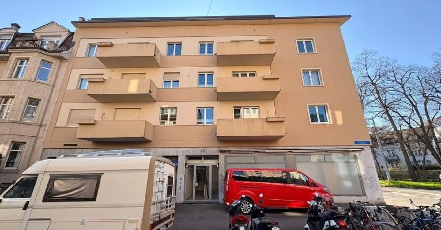 Spacious 3-room apartment in the heart of Kleinbasel - Photo 1 of 9