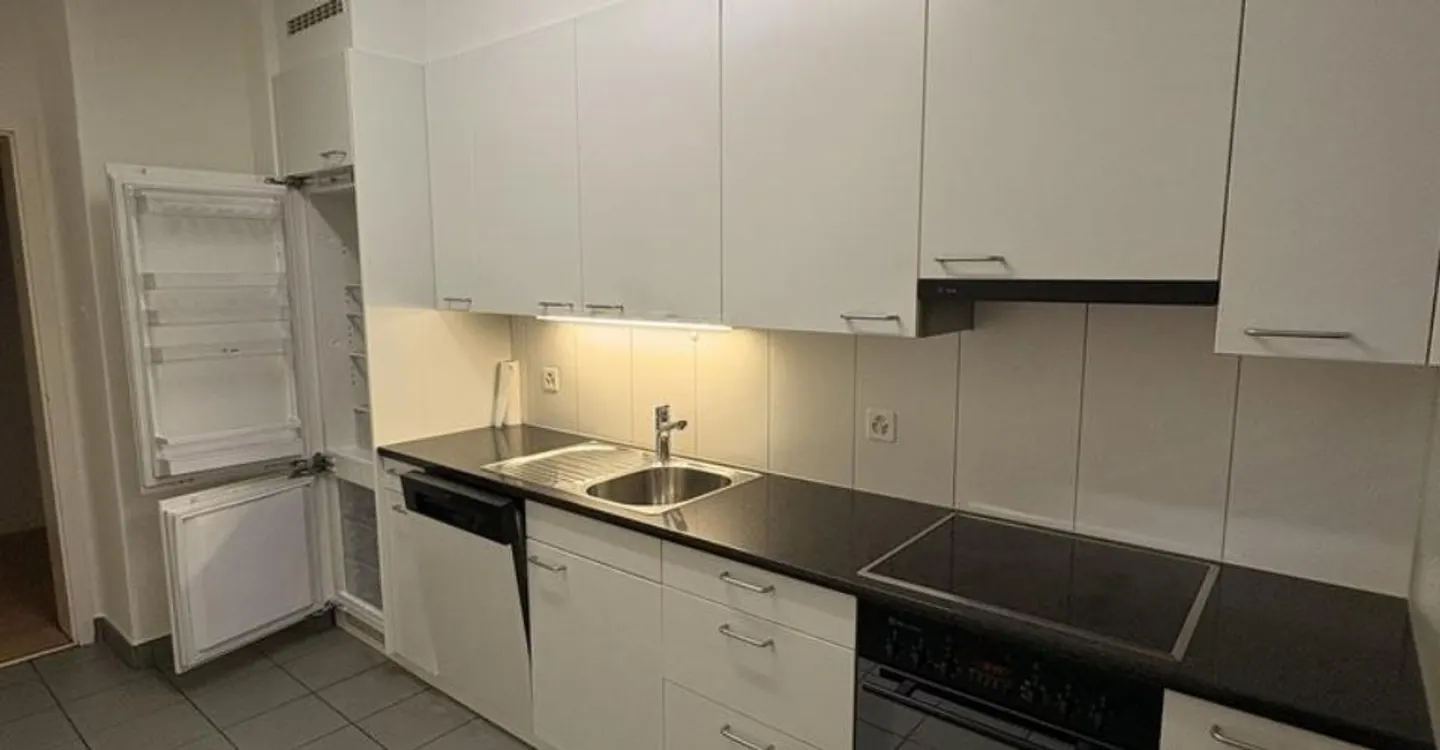 Spacious 3-room apartment in the heart of Kleinbasel - Photo 3 of 9