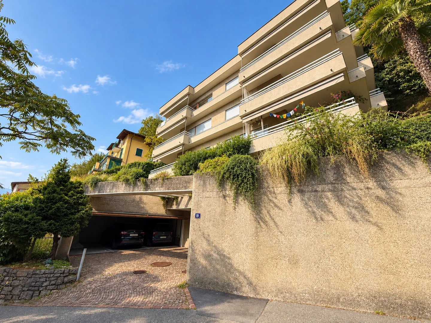 ELEGANT 3.5 ROOMS WITH TERRACE AND LAKE VIEW IN RUVIGLIANA - Photo 9 of 10
