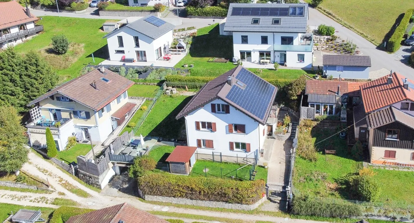 Casa indipendente con 5 camere e garage con potenziale di espansione - Foto 2 di 26