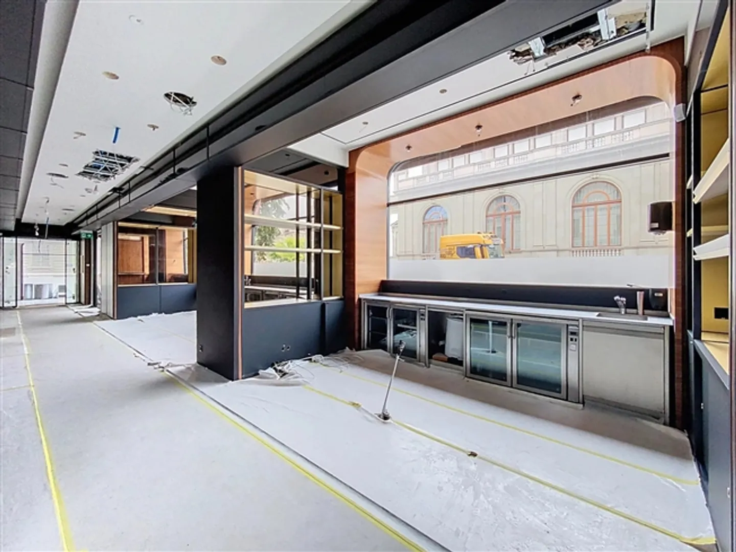 Extraordinary Passage 825 m2 - Photo 6 of 20