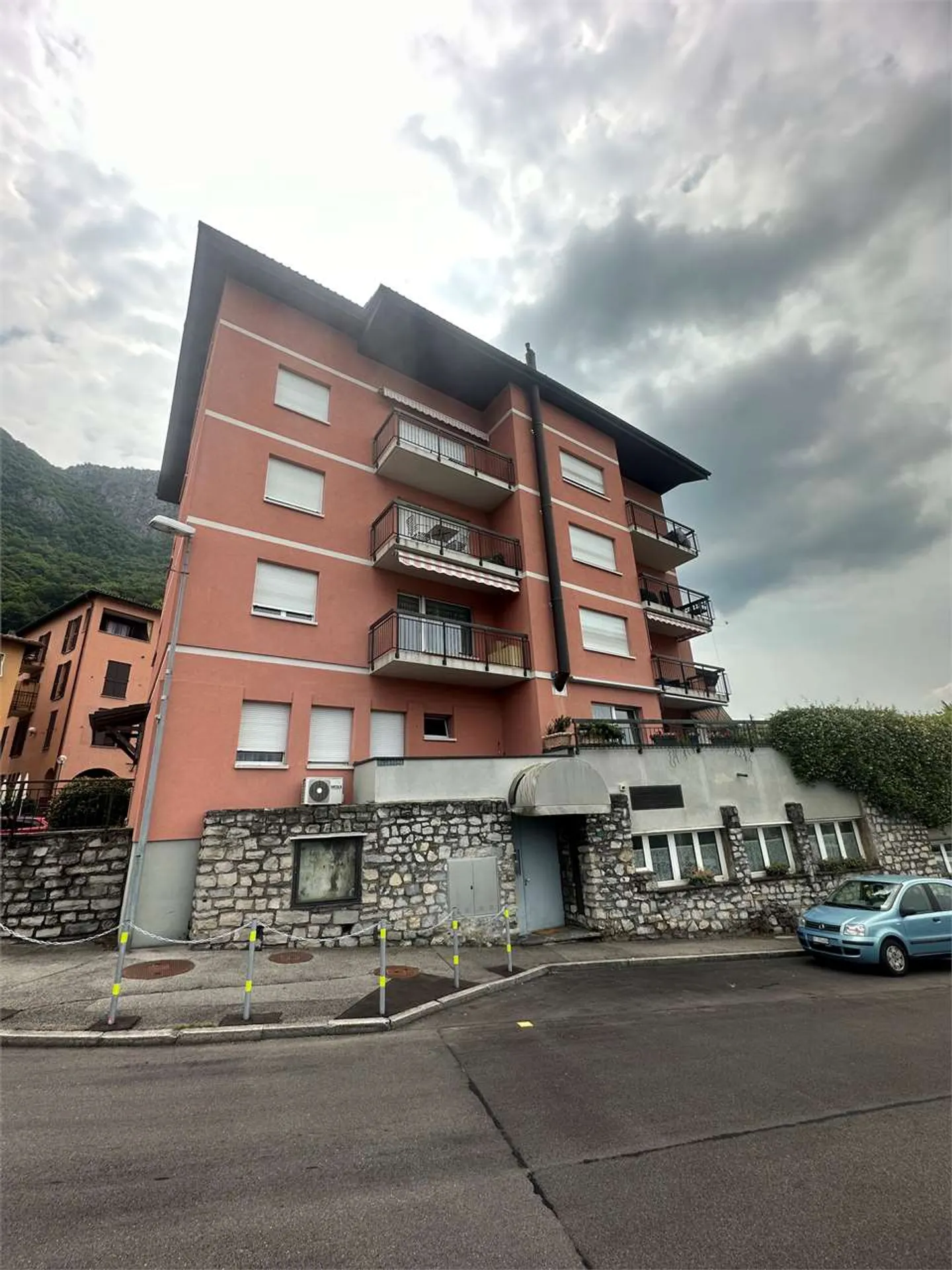 Penthouse with Lake View in Lugano - Photo 27 of 38