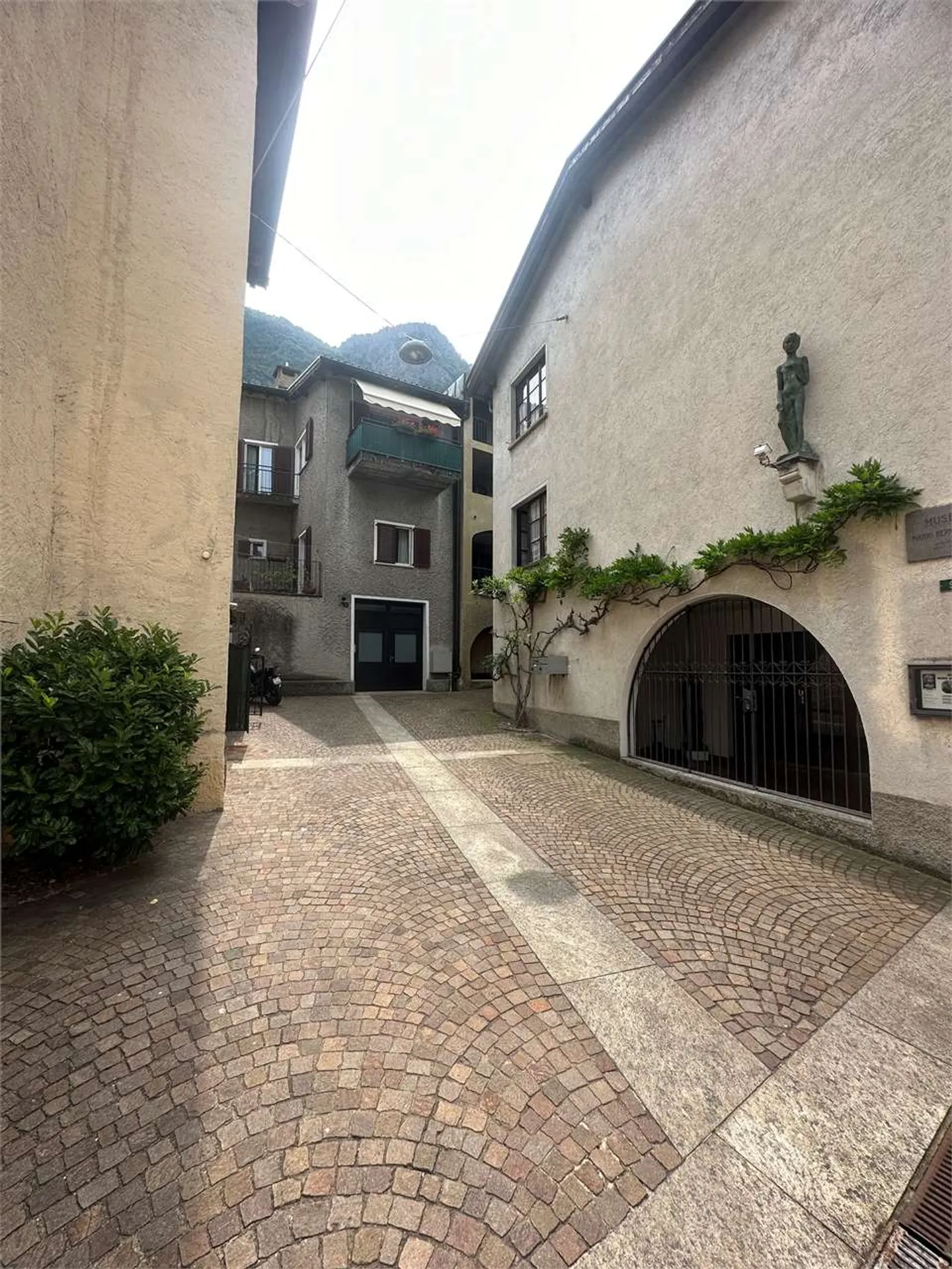 Penthouse with Lake View in Lugano - Photo 23 of 38