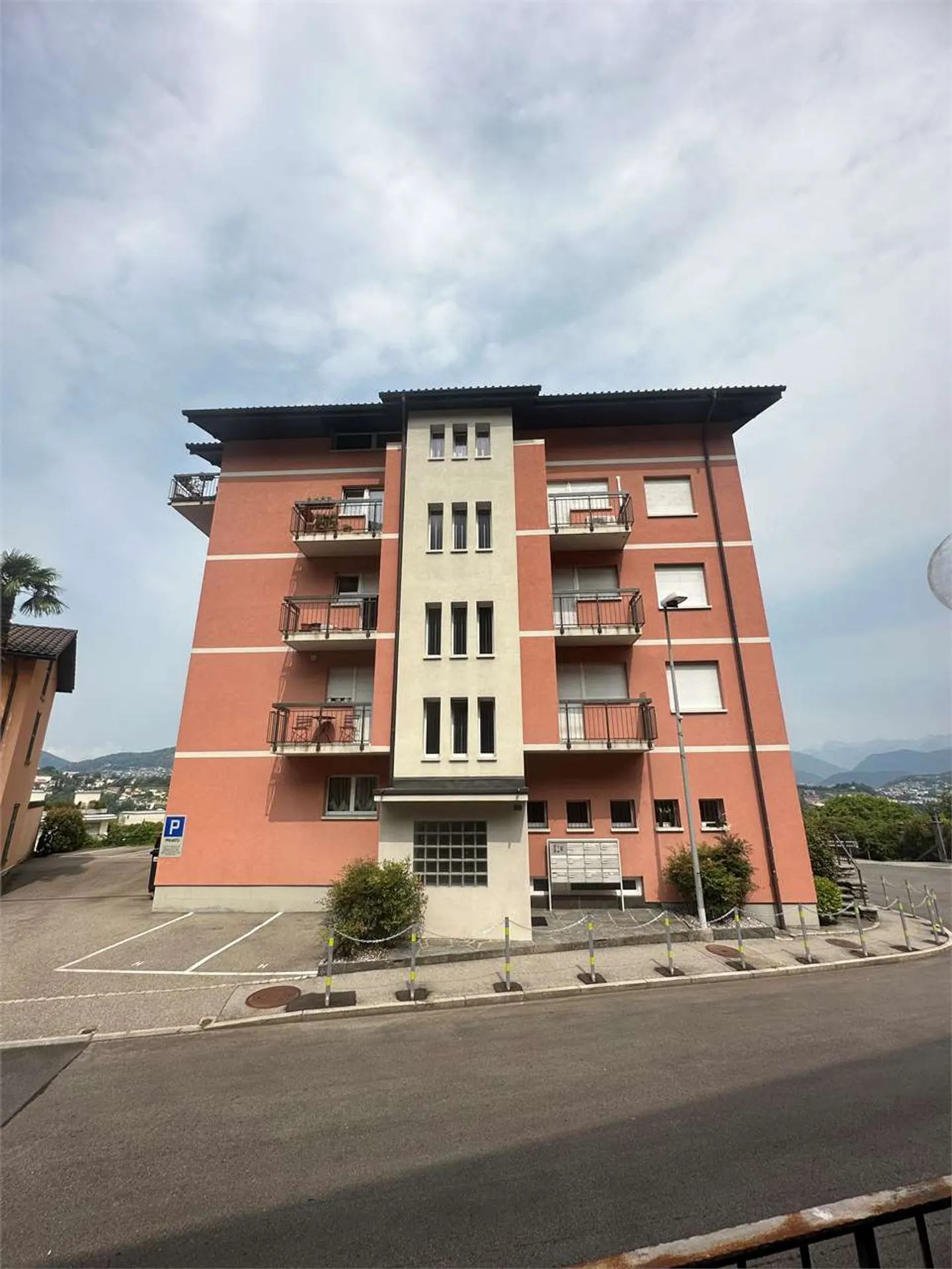 Penthouse with Lake View in Lugano - Photo 32 of 38