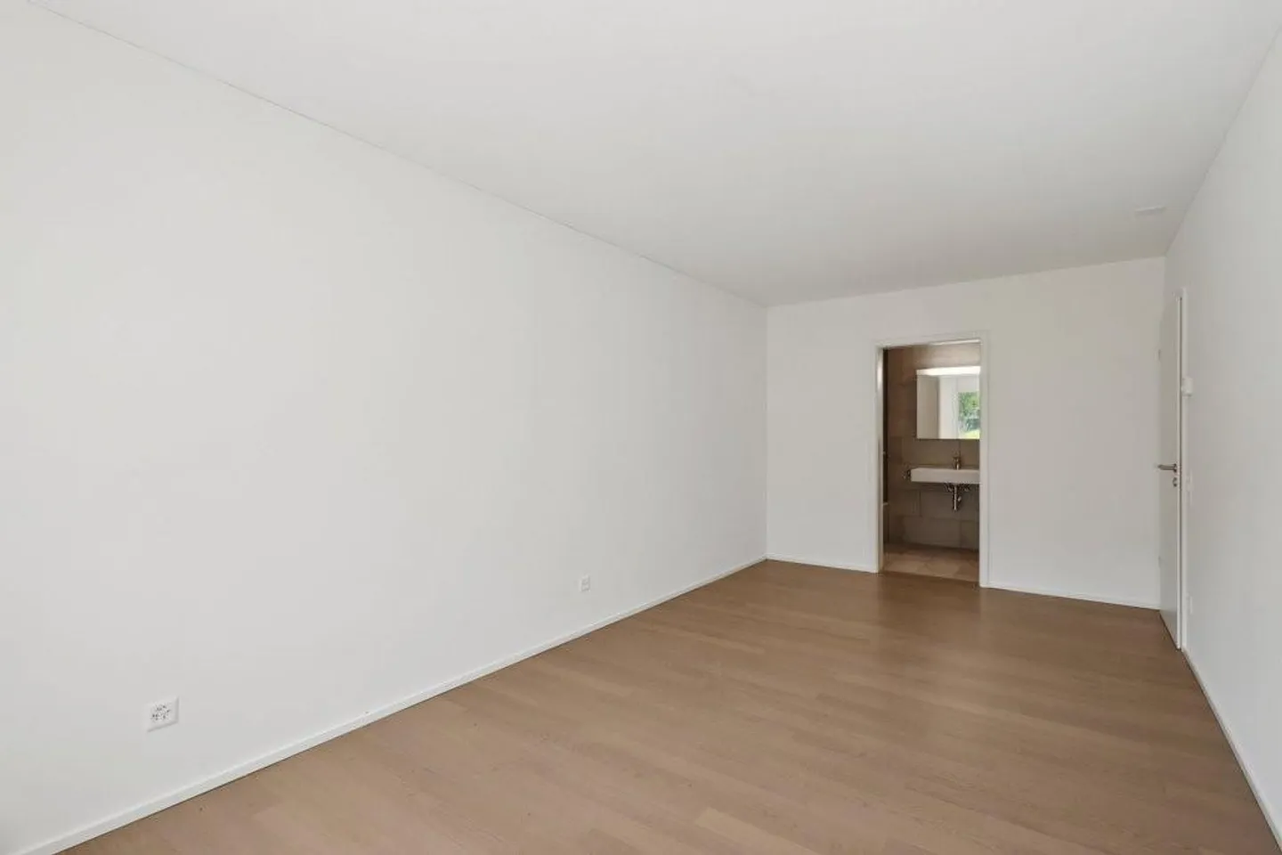 Appartement moderne dans parc vert - Photo 5 sur 8
