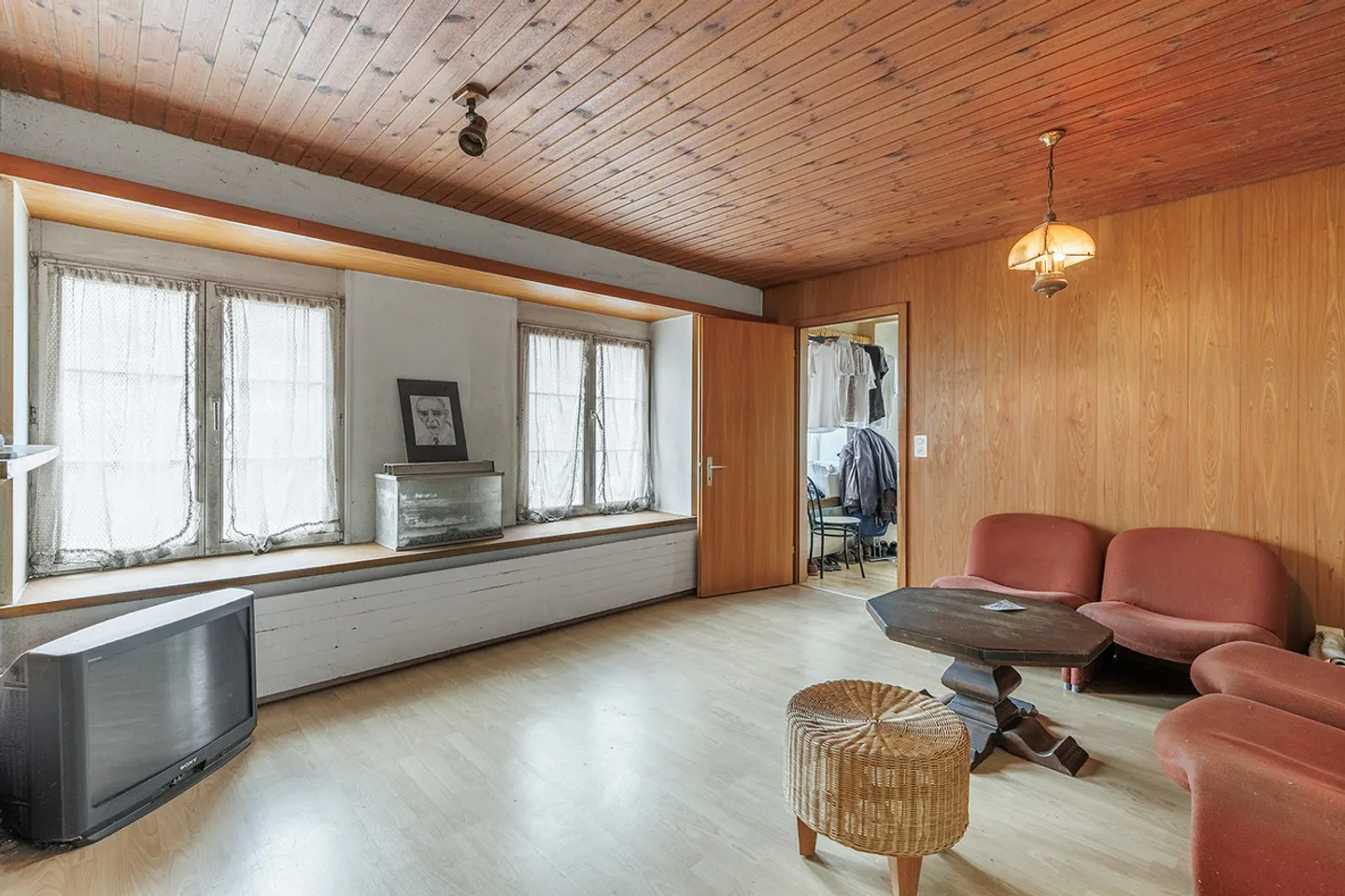 Options de logement variées avec un potentiel de développement attrayant - Photo 3 sur 13