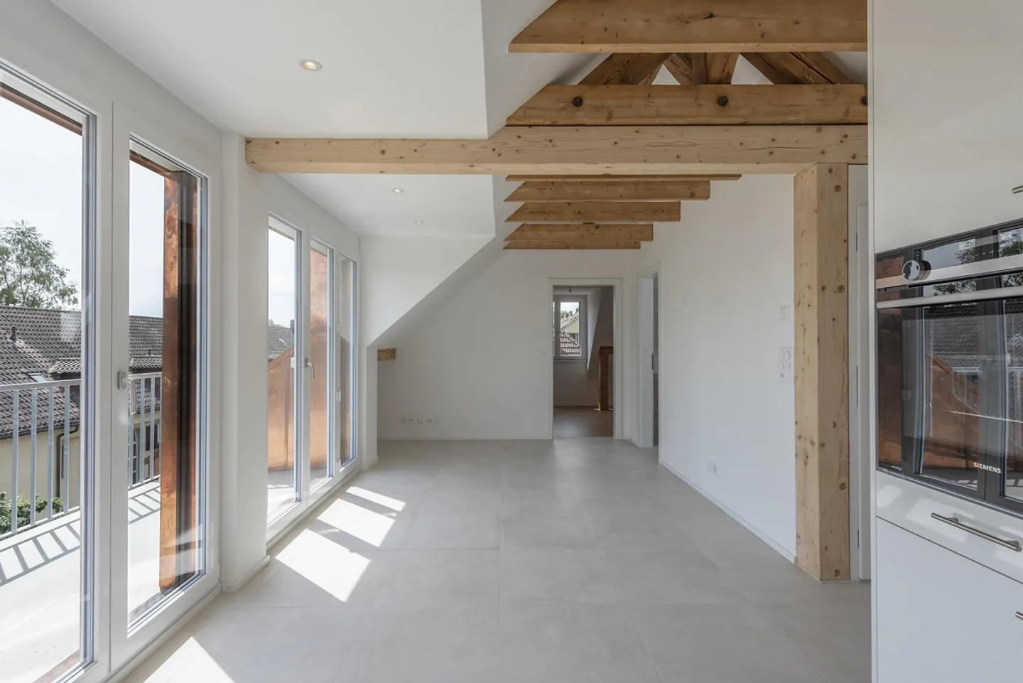 Bel appartement en penthouse avec une vue magnifique dans le quartier de Rossfeld - Photo 4 sur 12
