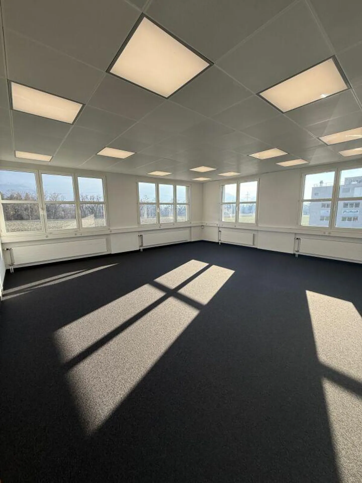 Attraktiver 54m² Büroraum an Top-Lage an der Grenze - Foto 3 von 6