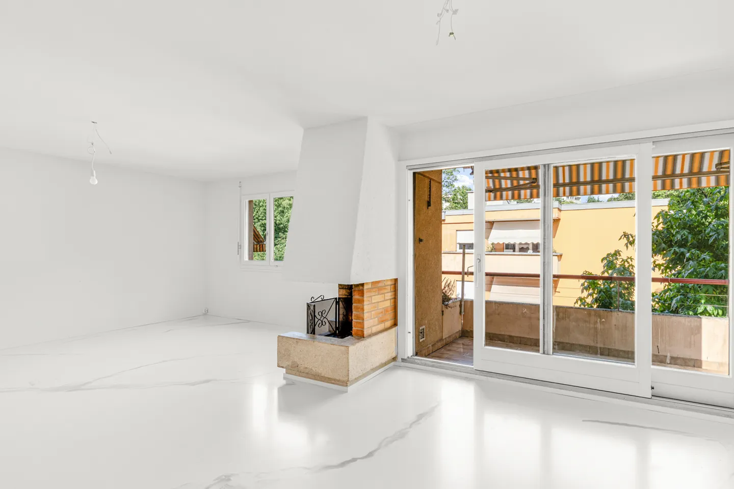 Renoviertes Apartment mit Kamin - Foto 3 von 15