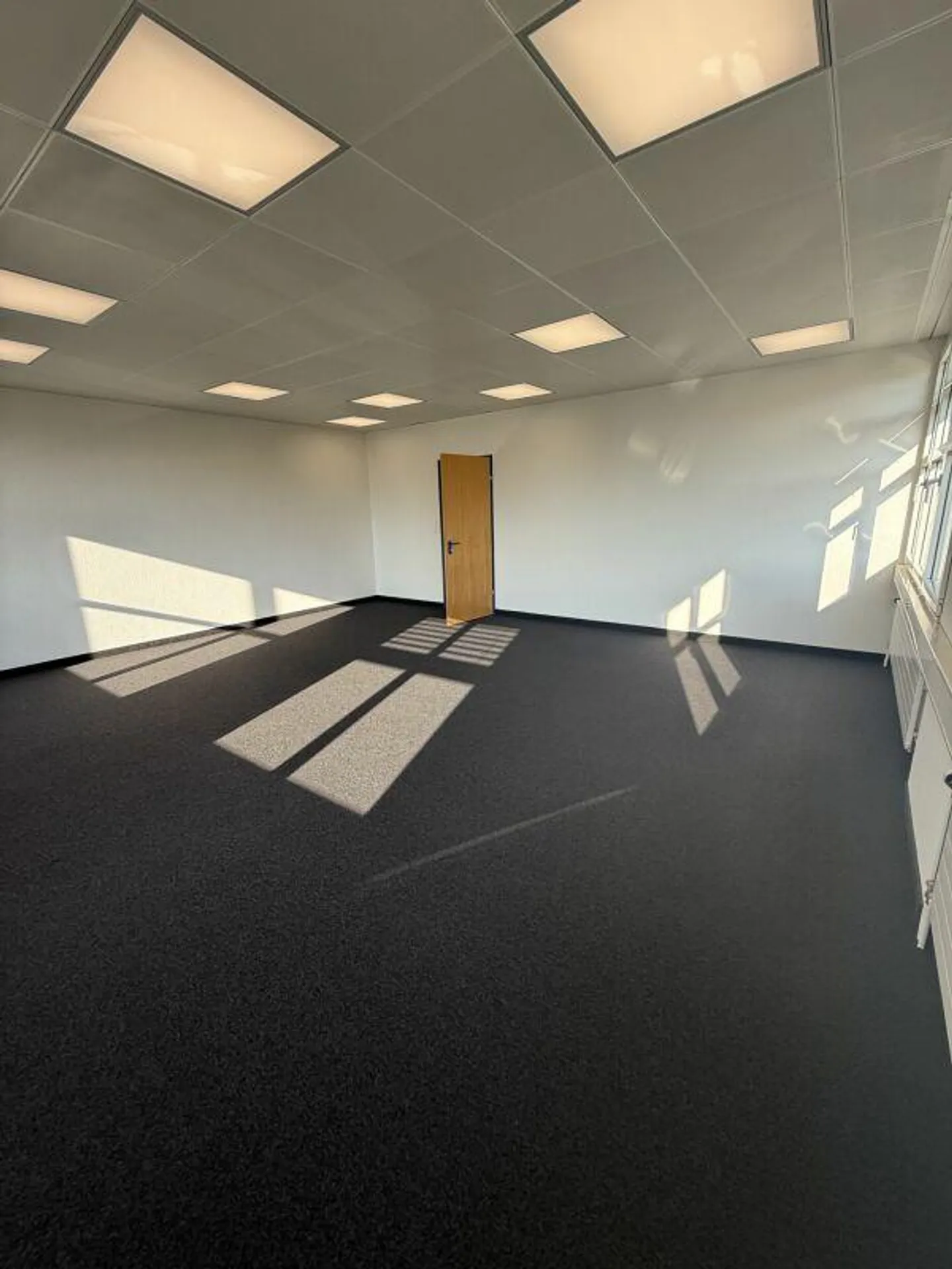 Attraktiver 54m² Büroraum an Top-Lage an der Grenze - Foto 4 von 6