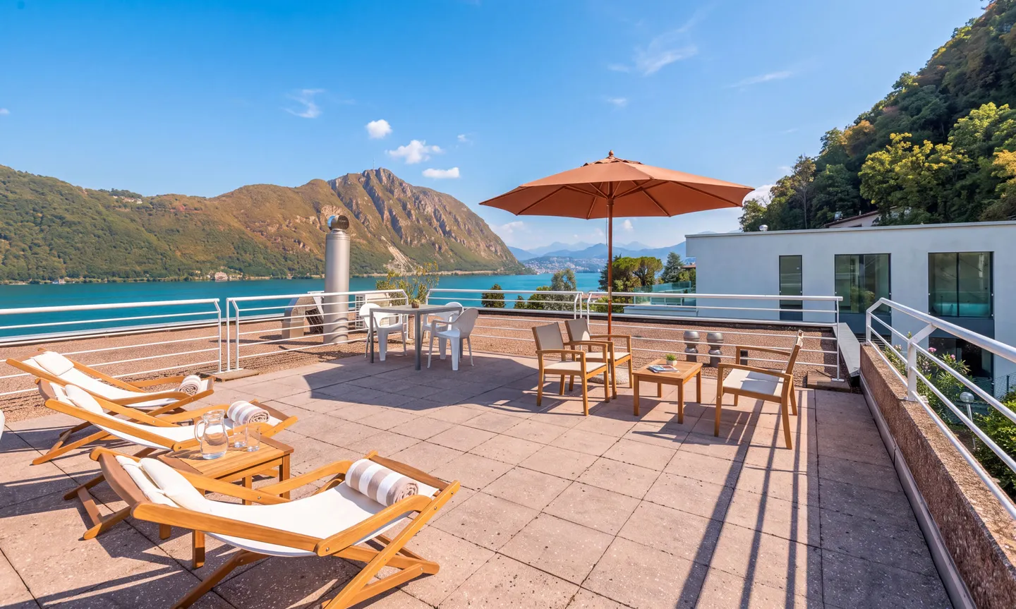 4,5-ZIMMER-PENTHOUSE MIT TERRASSE UND SEEBLICK IN BISSONE - Foto 8 von 9