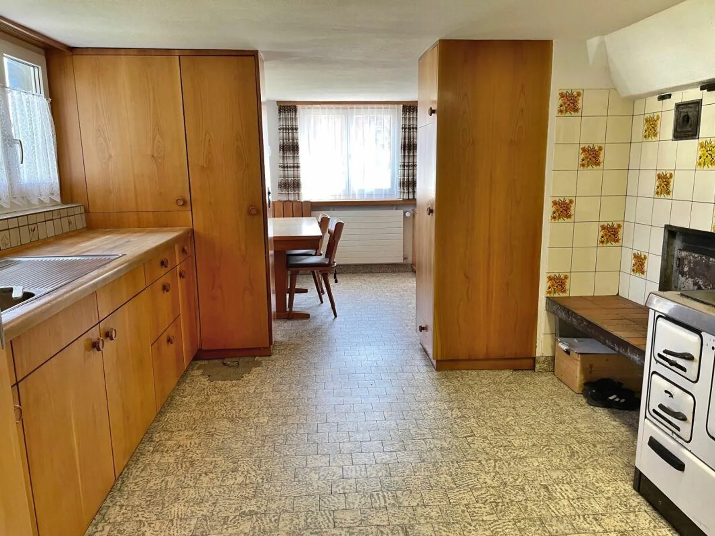 Living Space in Unique Location: Idyllic Peace and Pure Nature - Historic Farmhouse (not under heritage protection) with additional plot with outbuilding and garage - Photo 8 of 17