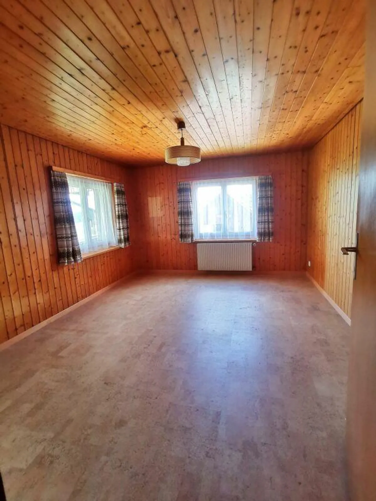Living Space in Unique Location: Idyllic Peace and Pure Nature - Historic Farmhouse (not under heritage protection) with additional plot with outbuilding and garage - Photo 14 of 17