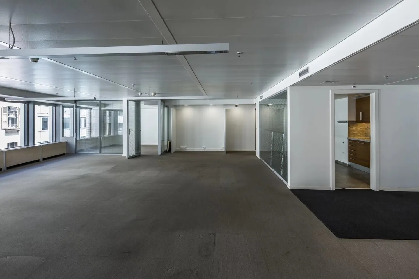 «Uffici Rue du Rhône» - Foto 2 di 9