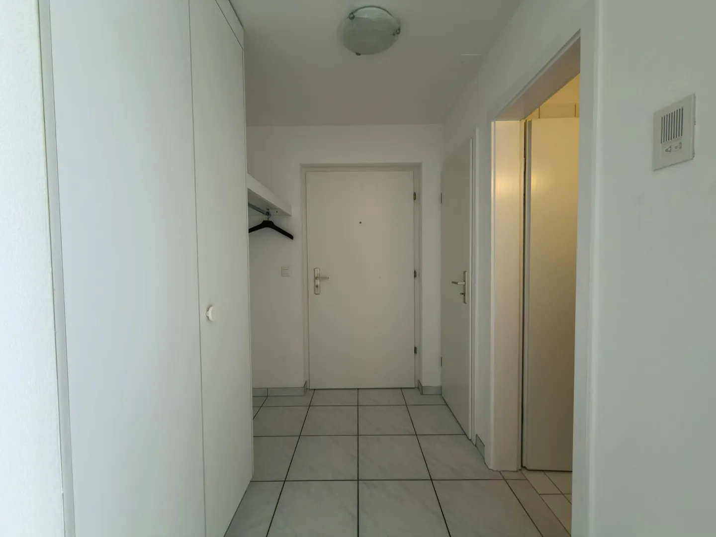 Spacious 4.5-room apartment - centrally and conveniently located - Photo 3 of 17