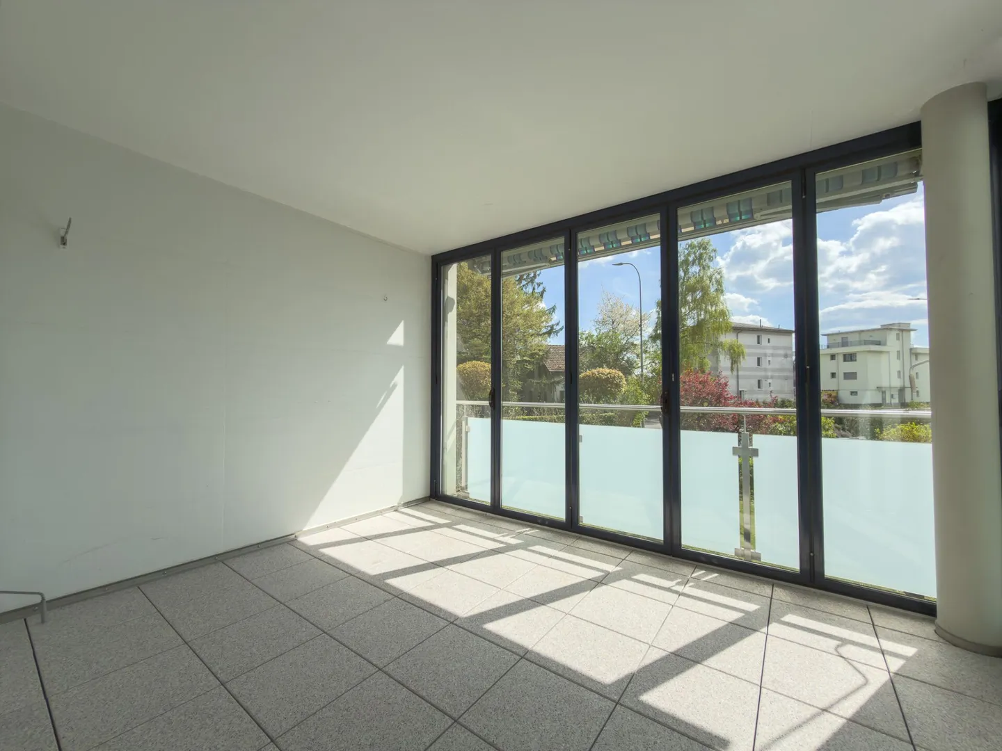 Spacious 4.5-room apartment - centrally and conveniently located - Photo 7 of 17