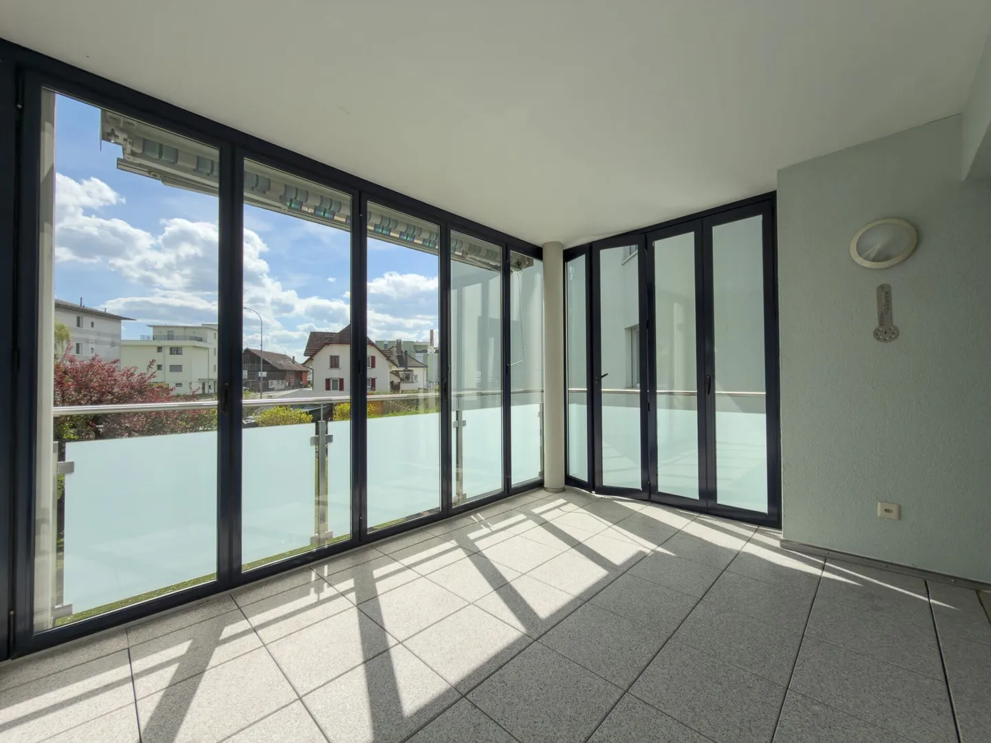 Spacious 4.5-room apartment - centrally and conveniently located - Photo 8 of 17