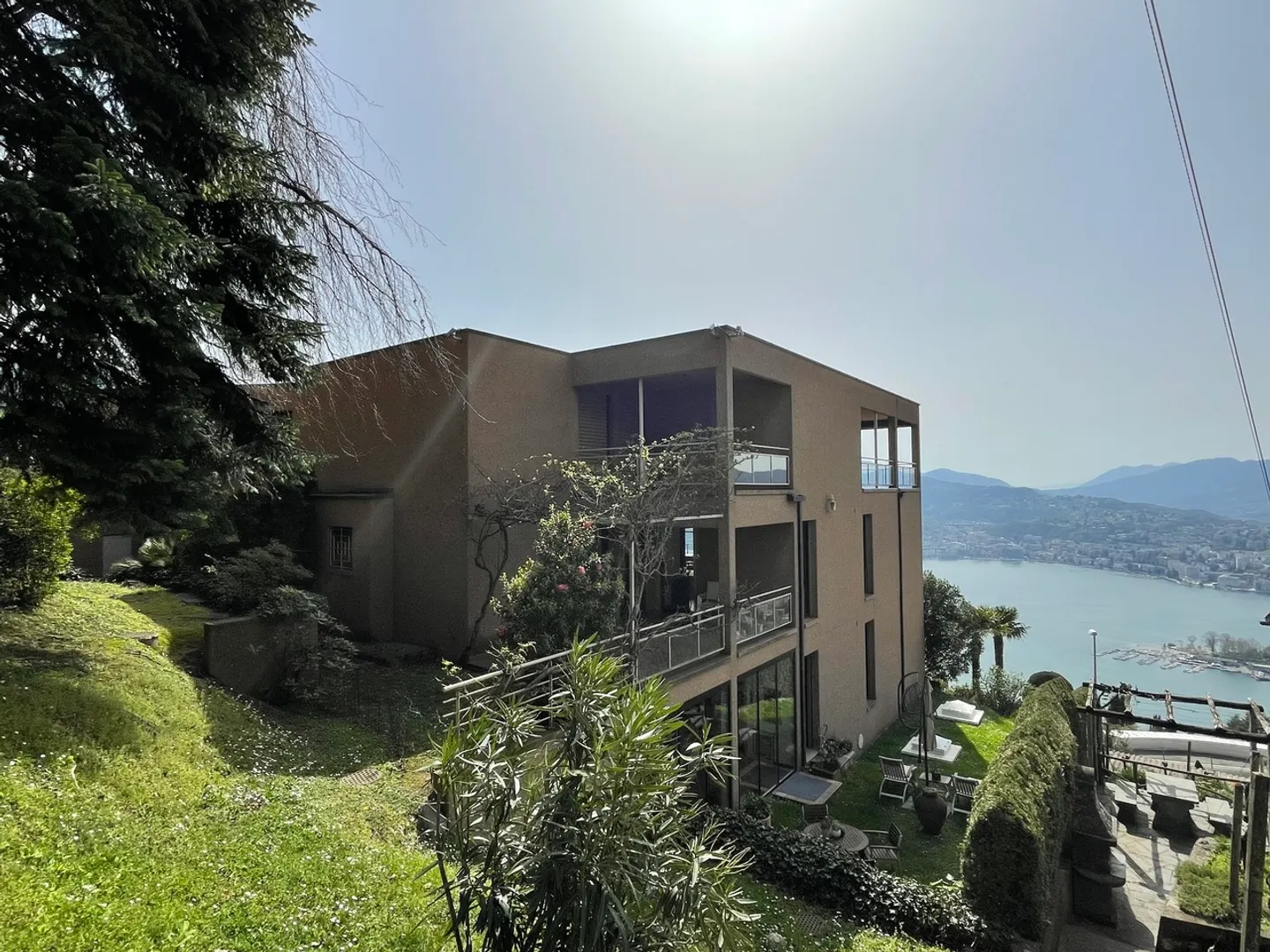 Appartamento Spazioso con Vista Lago - Foto 2 di 13