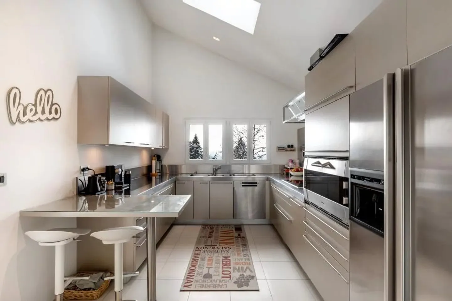 Chalet avec vue imprenable et potentiel exceptionnel - Photo 3 sur 13