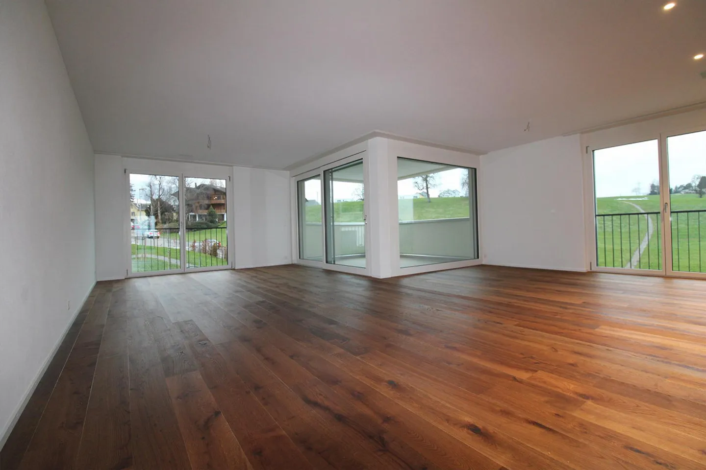 Wohnen im Grünen – stilvolle Neubauwohnung in Samstagern - Foto 2 von 7