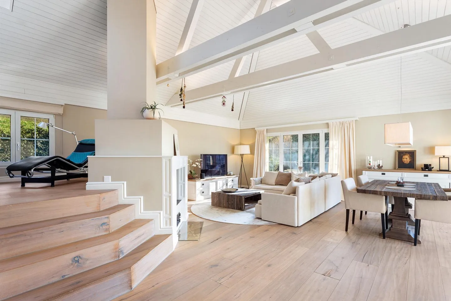Casa unifamiliare in una zona residenziale privilegiata con vista - Foto 2 di 4