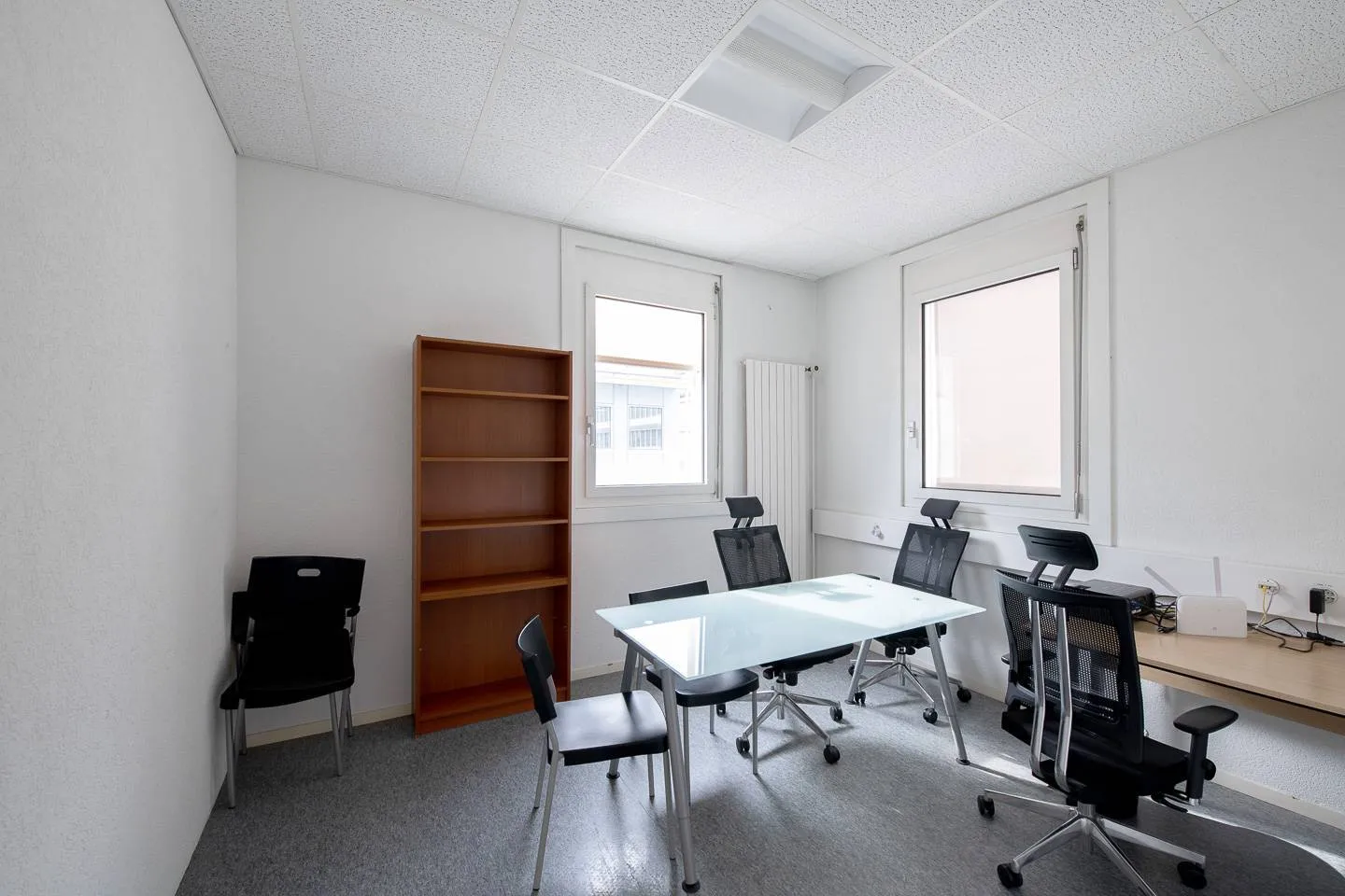 Furnished offices of 290 m2 in FTI zone - Photo 3 of 7