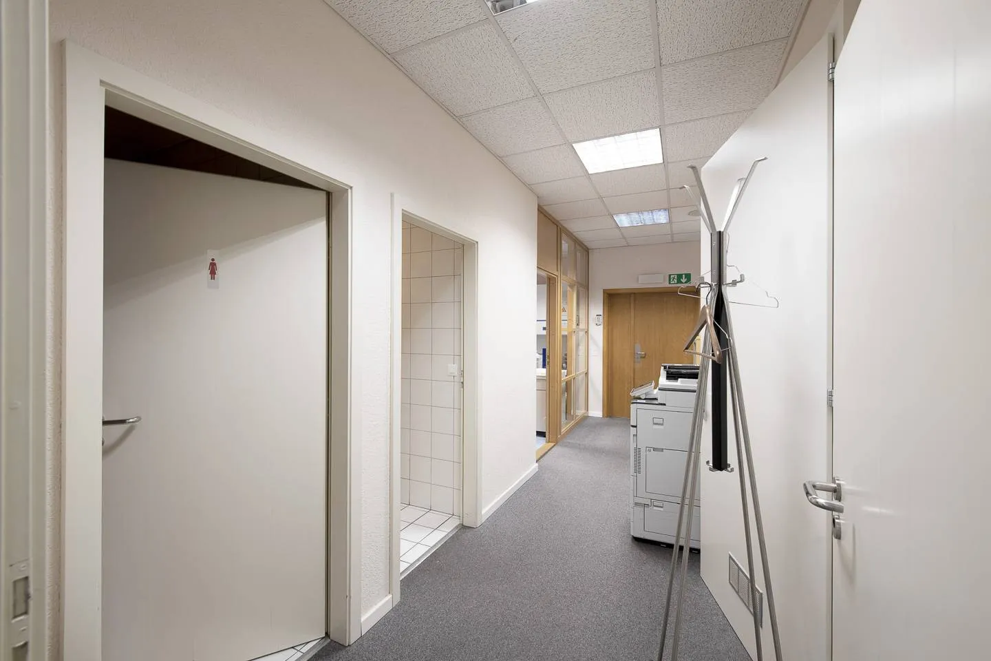 Furnished offices of 290 m2 in FTI zone - Photo 5 of 7