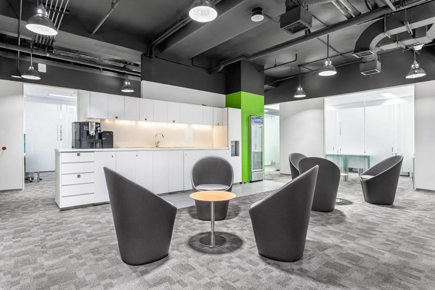 Bureau privé pour 4 à Regus Spoom Kriens - Photo 6 sur 7