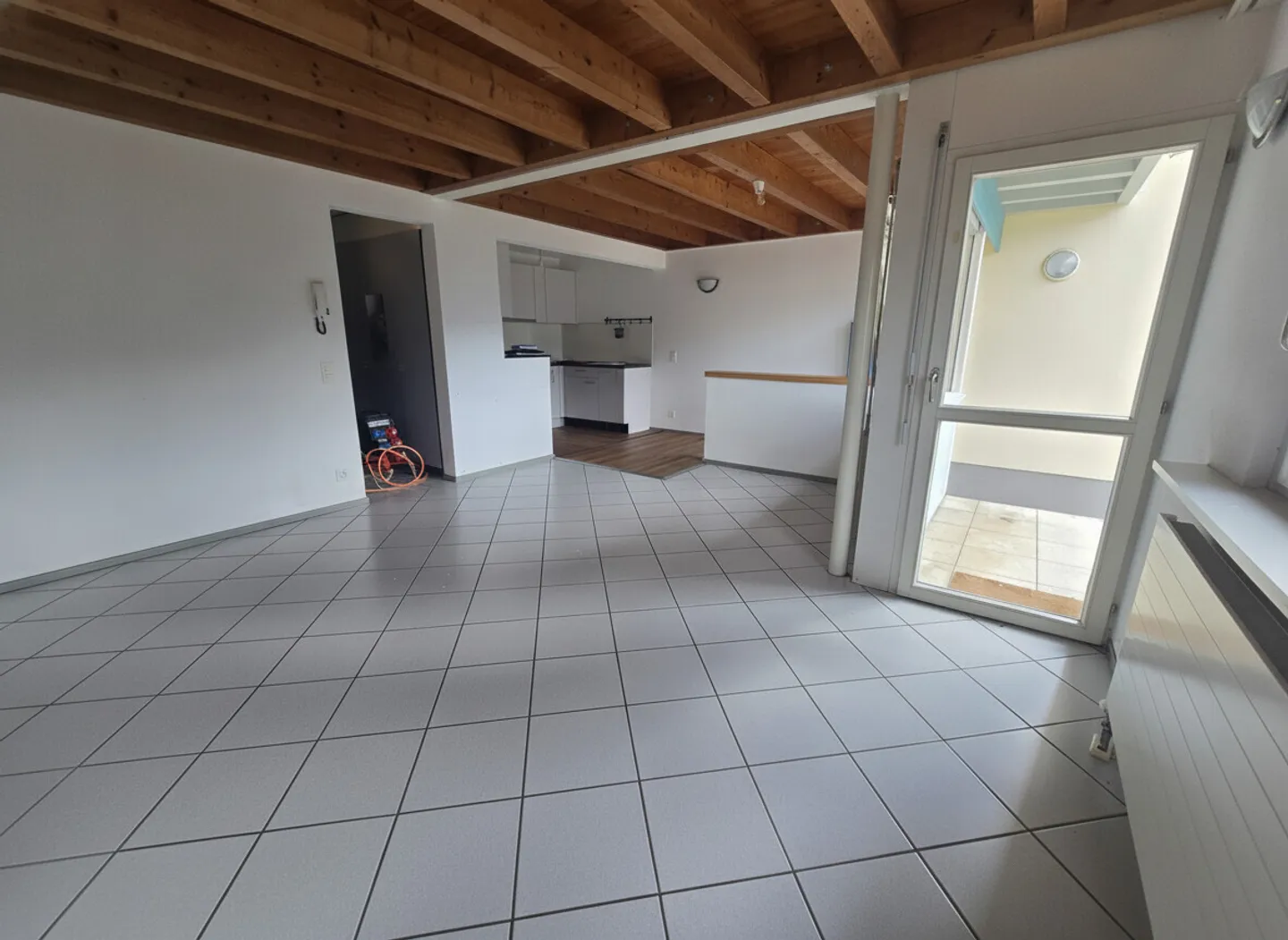 BEAUTIFUL 4.5-ROOM TOWNHOUSE IN THE GREEN IN MONTEGGIO - Photo 4 of 8