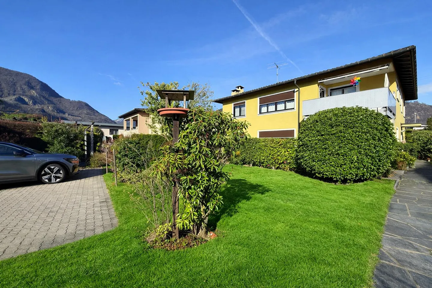 Haus mit zwei Wohnungen und schönem Garten - Foto 1 von 30