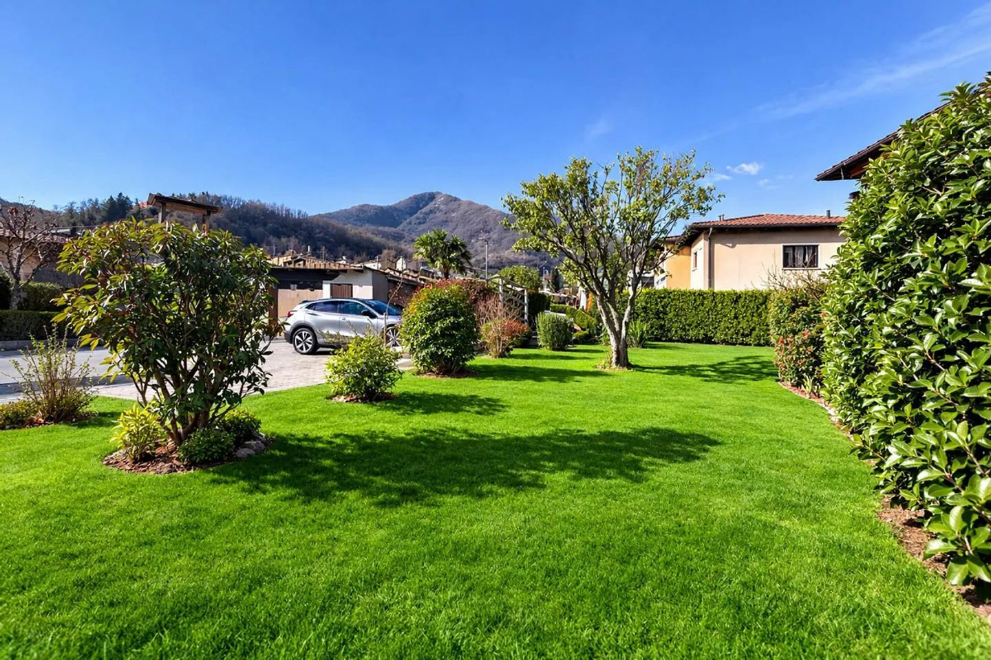 Haus mit zwei Wohnungen und schönem Garten - Foto 2 von 30