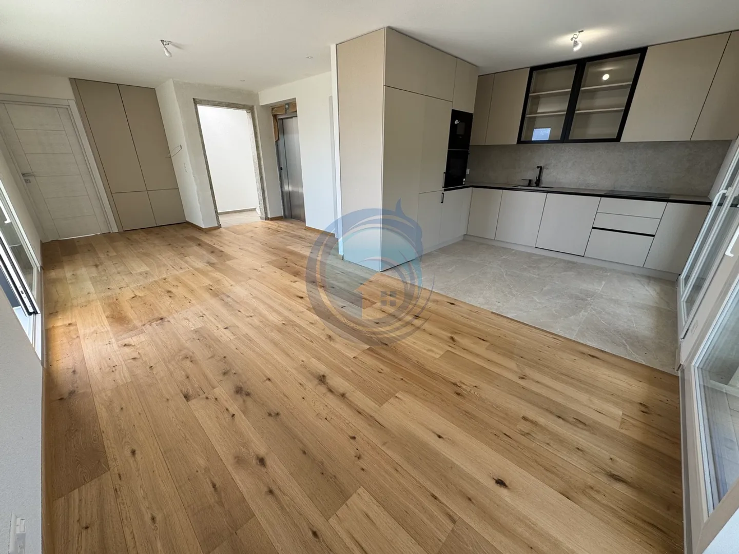 Wohnung mit 2,5 Zimmern im Dachgeschoss mit Panoramablick auf den See - Foto 2 von 11