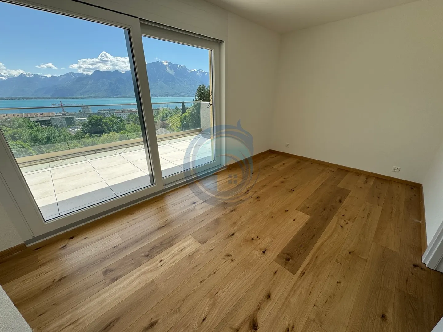 Wohnung mit 2,5 Zimmern im Dachgeschoss mit Panoramablick auf den See - Foto 5 von 11