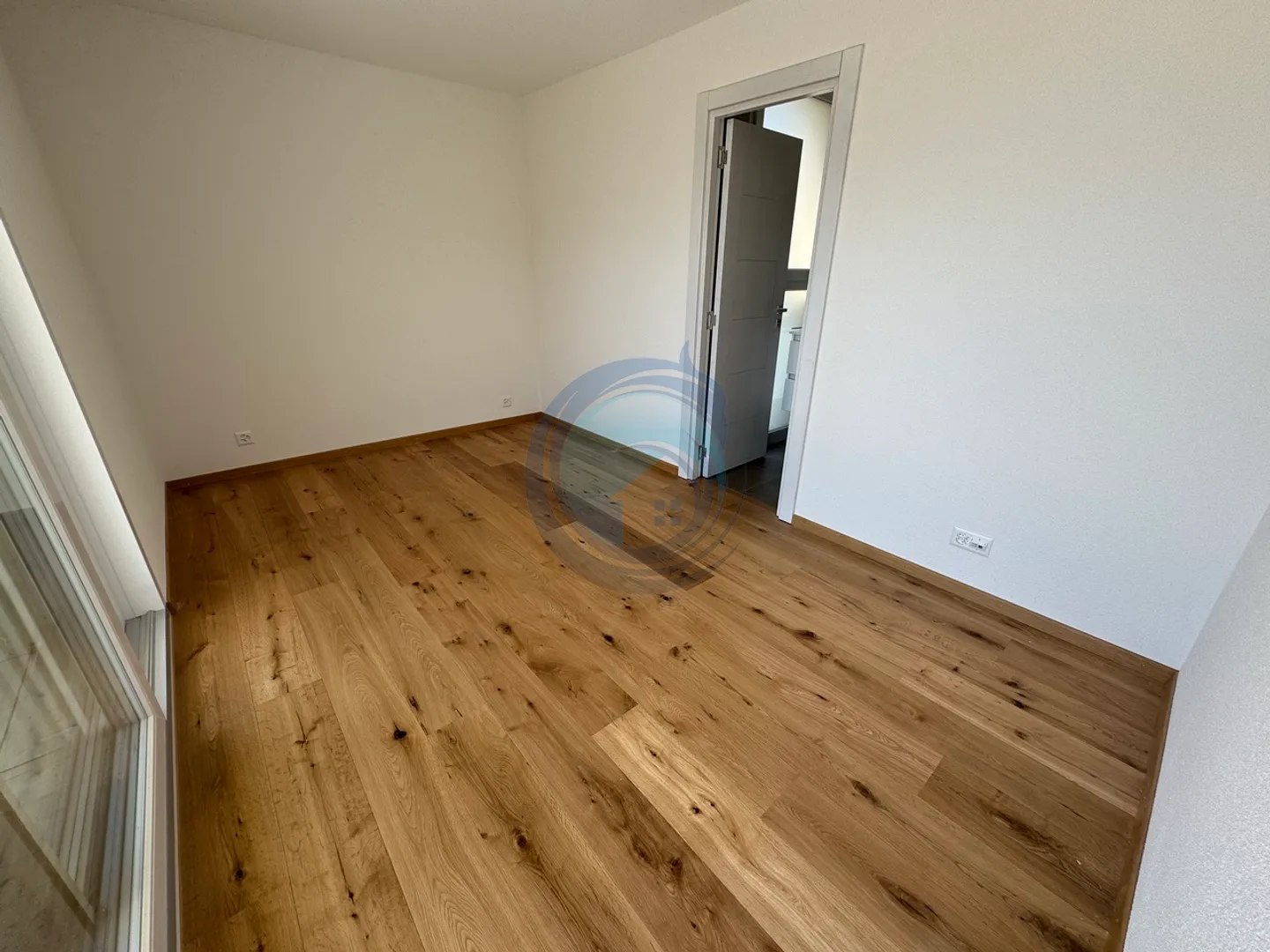 Wohnung mit 2,5 Zimmern im Dachgeschoss mit Panoramablick auf den See - Foto 6 von 11