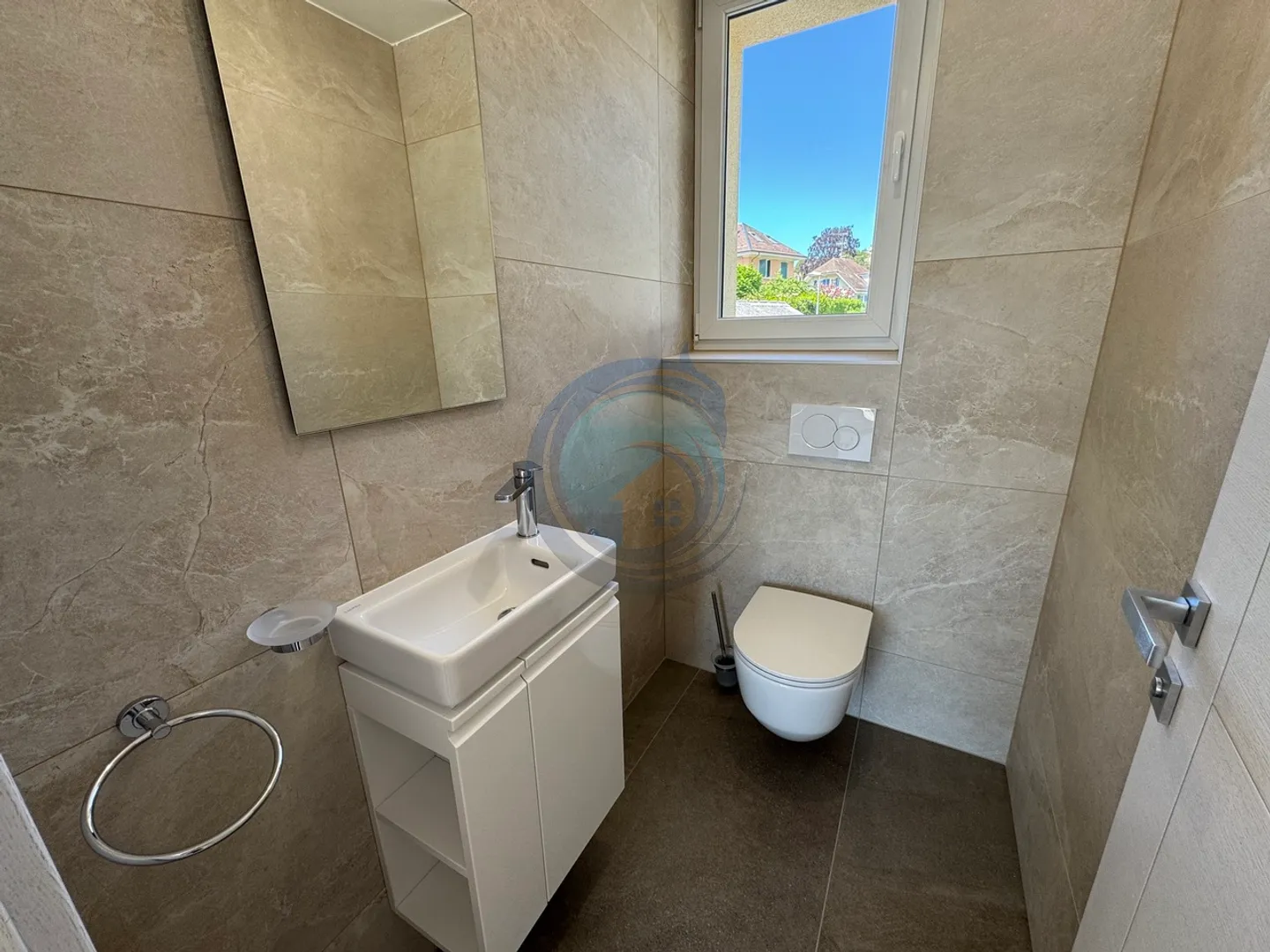 Wohnung mit 2,5 Zimmern im Dachgeschoss mit Panoramablick auf den See - Foto 8 von 11