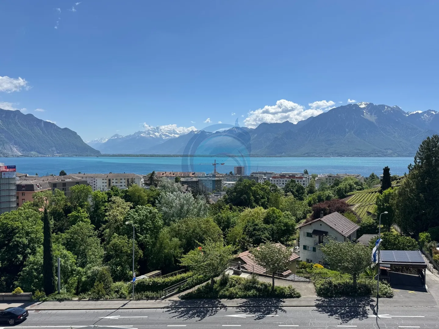 Wohnung mit 2,5 Zimmern im Dachgeschoss mit Panoramablick auf den See - Foto 10 von 11