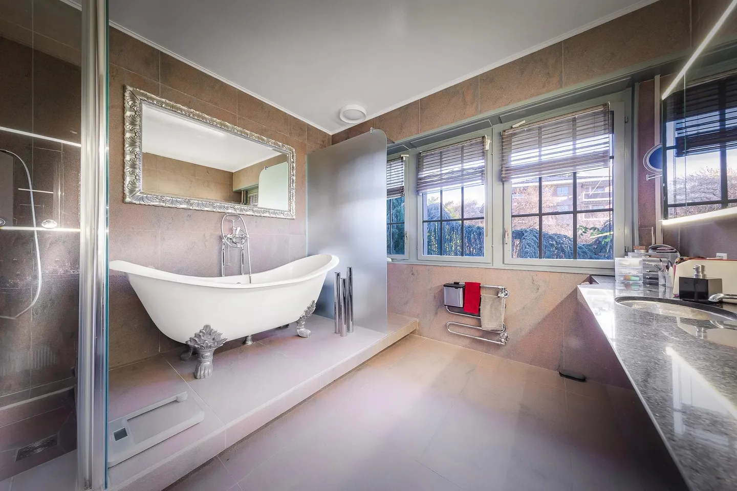 Exceptional Villa with Lake Views - Photo 8 of 12