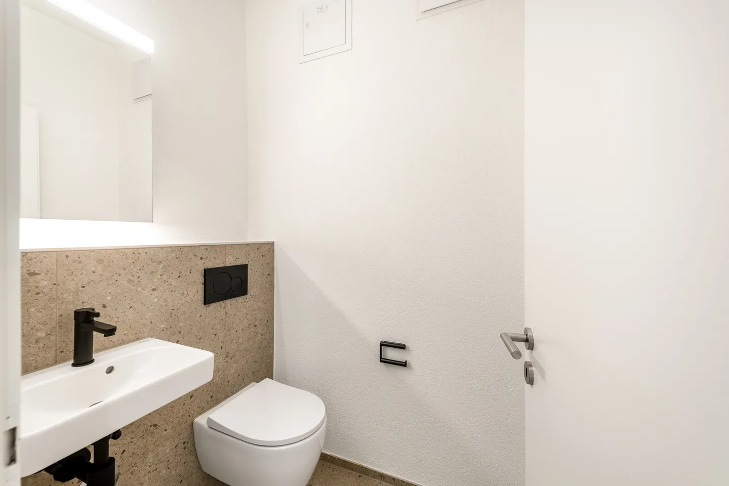 Charming 4-Room Apartment - Photo 8 of 9