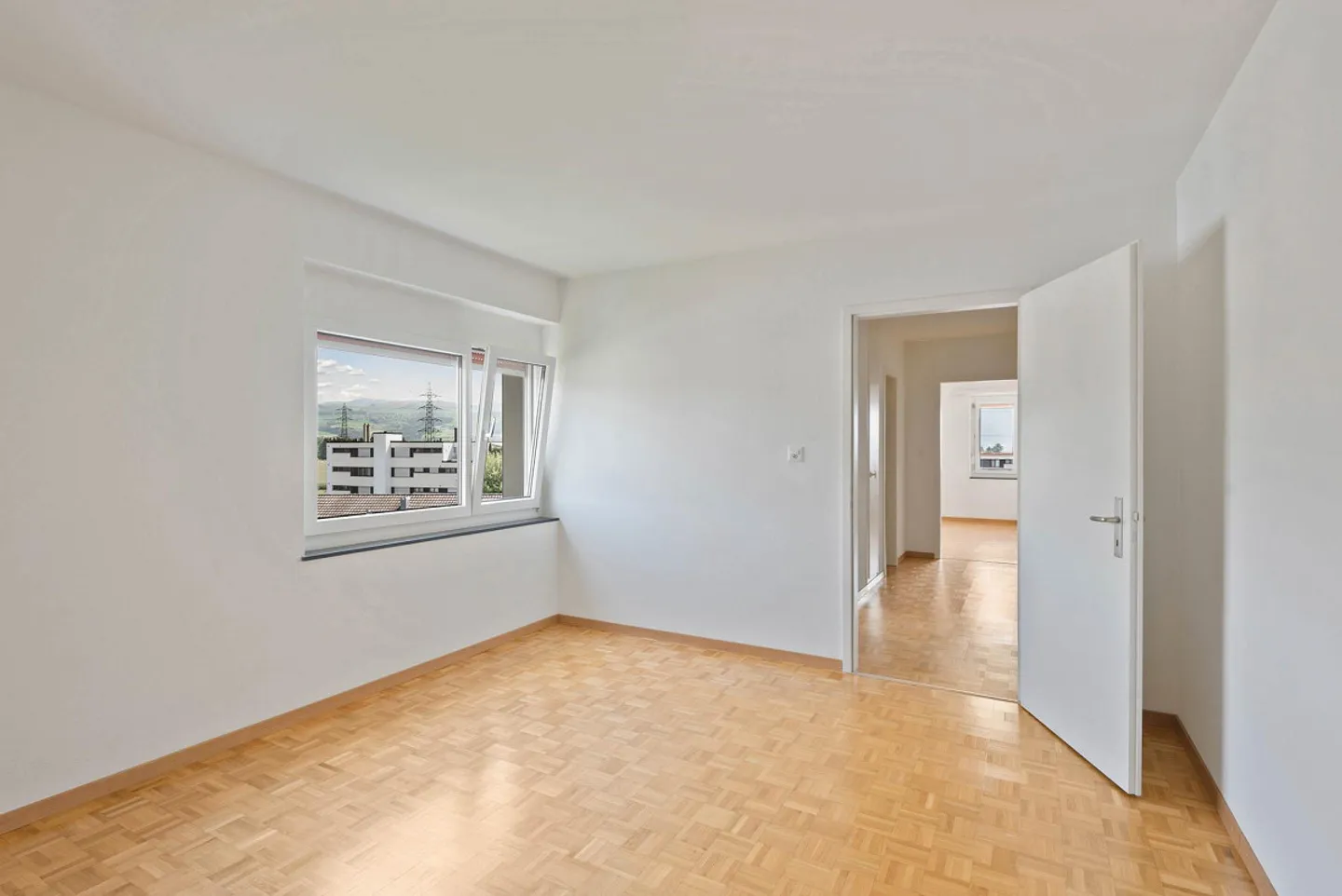 Charmante Wohnung mit Bergsicht - Foto 2 von 7