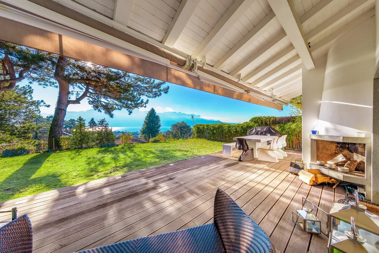 Exceptional Villa with Lake Views - Photo 11 of 12