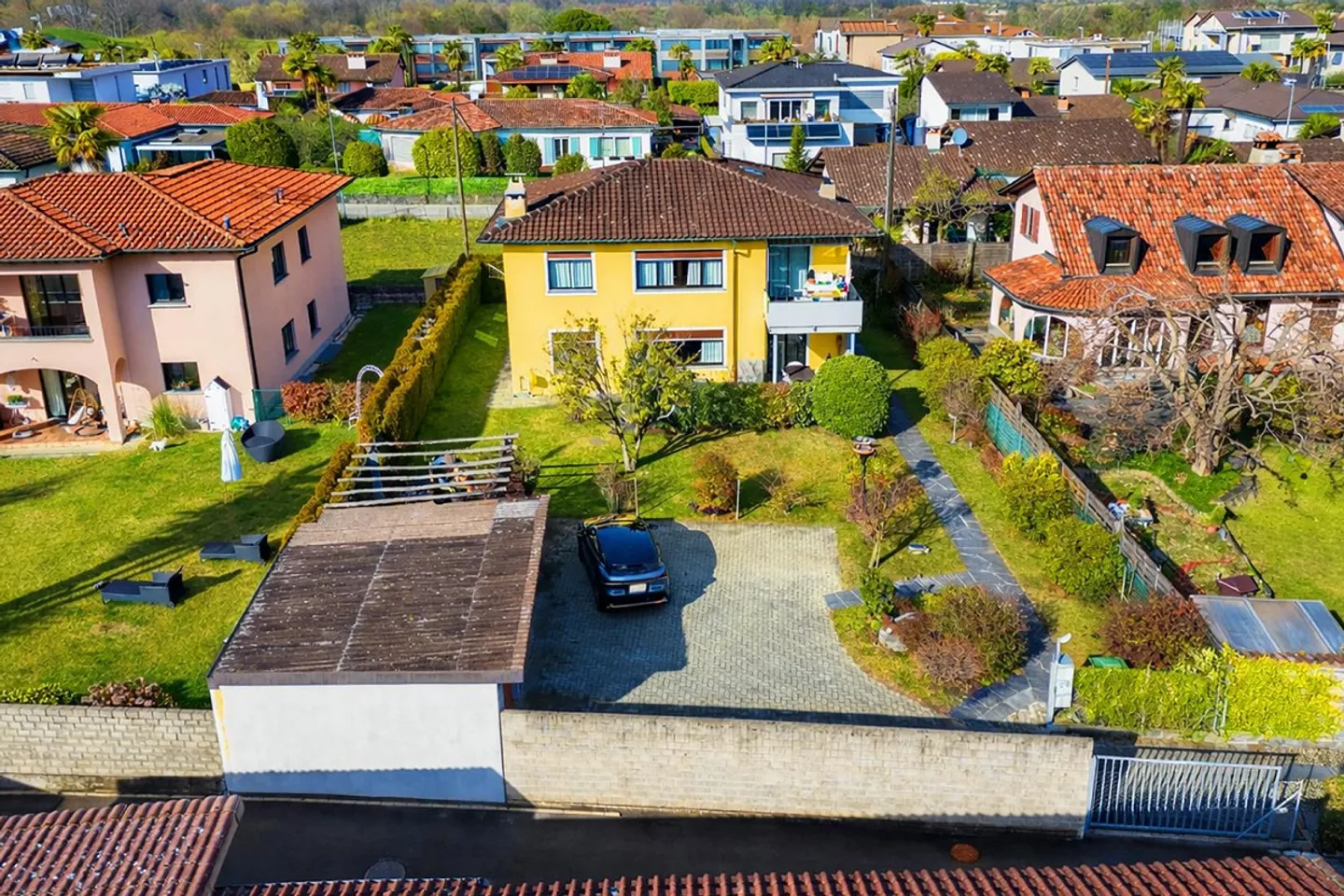 Haus mit zwei Wohnungen und schönem Garten - Foto 5 von 30
