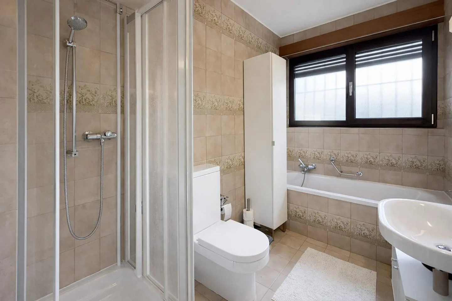 Haus mit zwei Wohnungen und schönem Garten - Foto 22 von 30