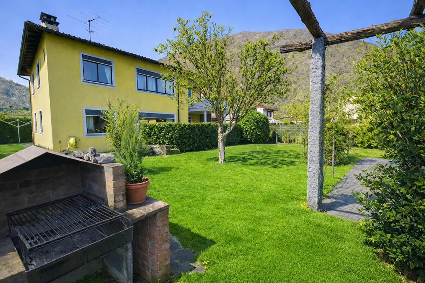 Haus mit zwei Wohnungen und schönem Garten - Foto 25 von 30