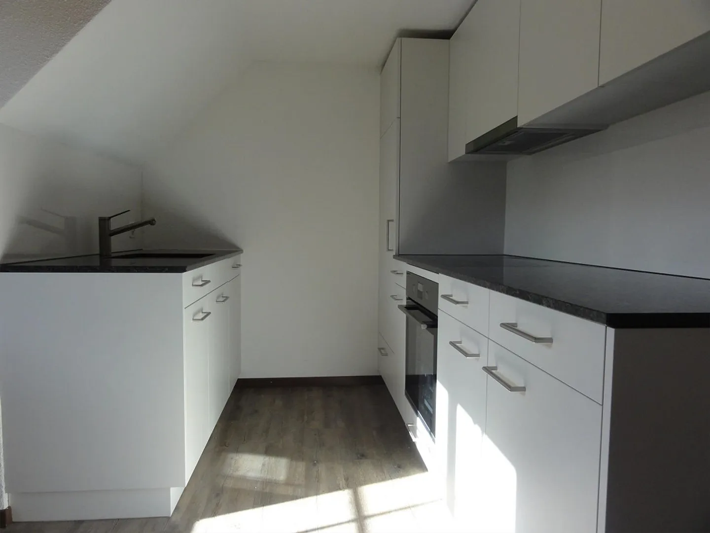 Appartamento ristrutturato con nuova cucina e bagno nel centro città - Foto 1 di 15