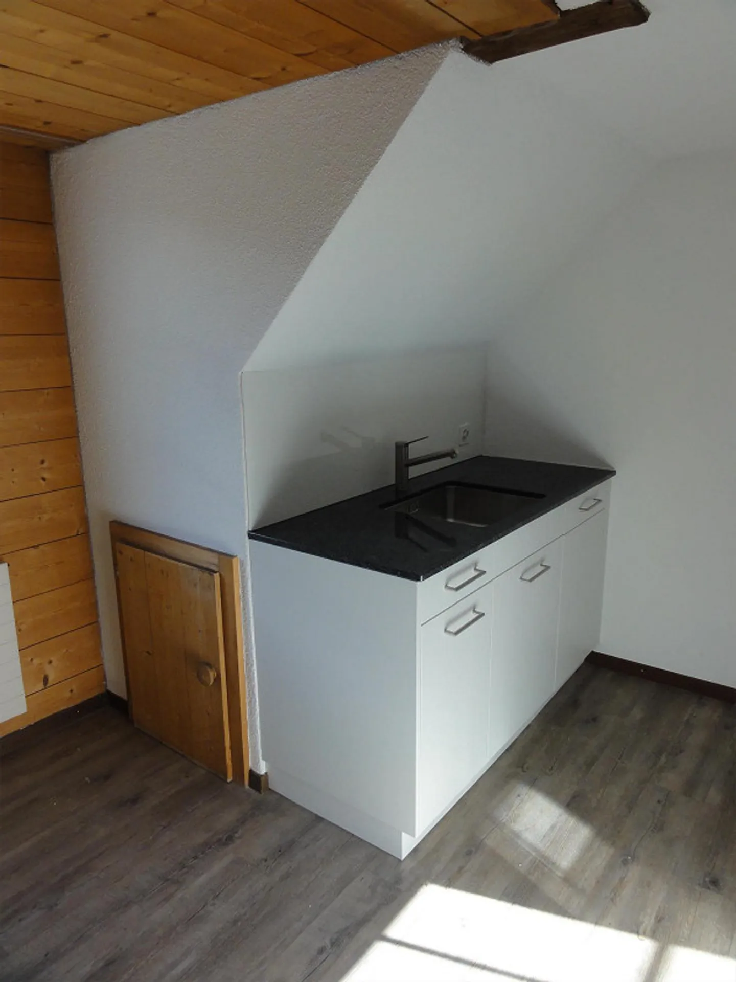 Appartamento ristrutturato con nuova cucina e bagno nel centro città - Foto 2 di 15