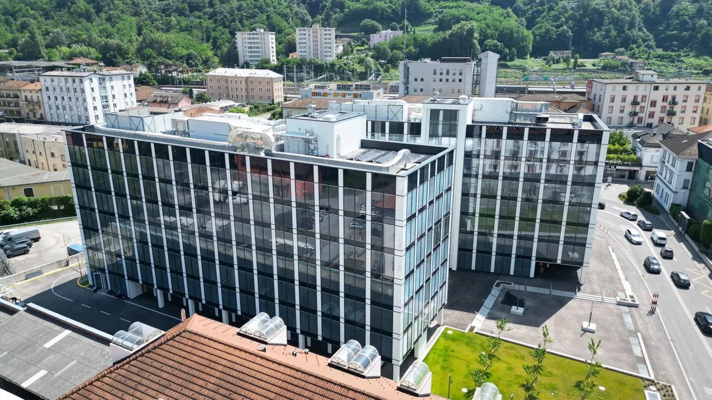 400 m2 Office for Rent in Chiasso - New Administrative and Business Center - Photo 1 of 8