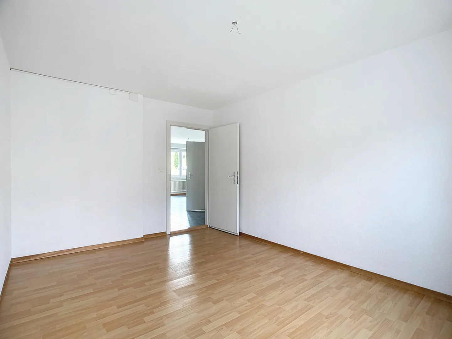 Appartement 4 pièces avec balcon - Photo 3 sur 12
