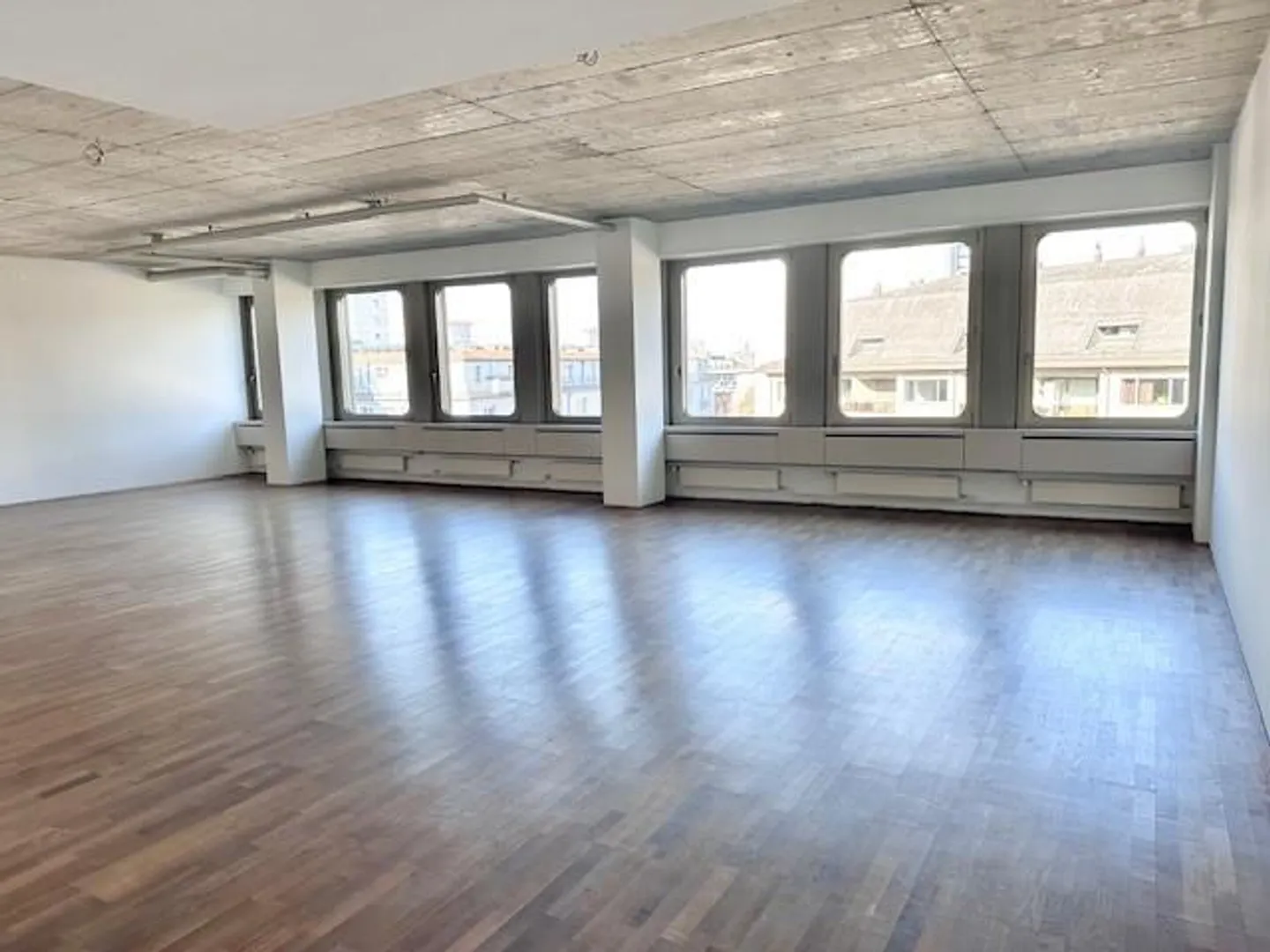 270 m2 Office Space in District 5 - Photo 2 of 7