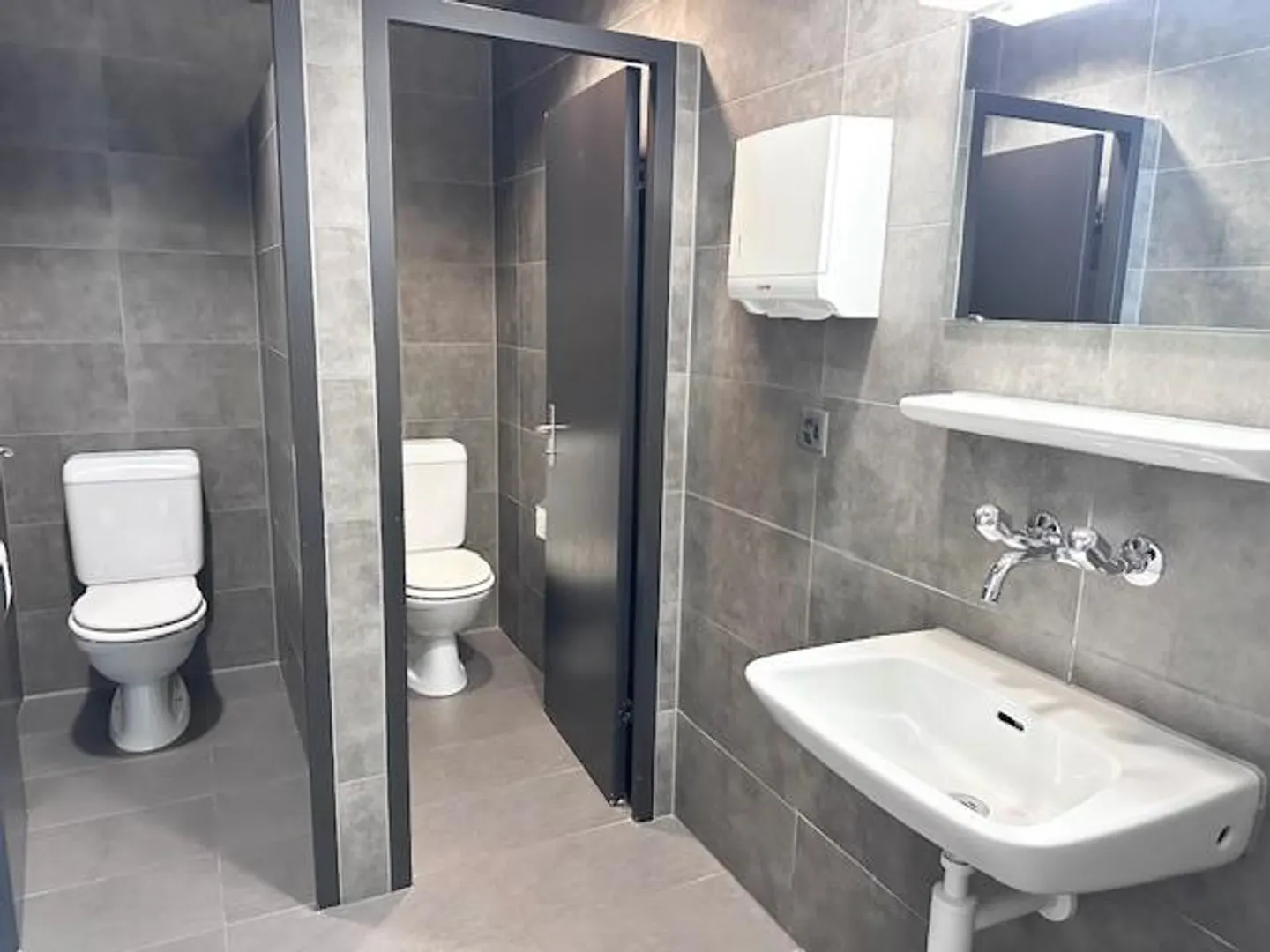 270 m2 Office Space in District 5 - Photo 6 of 7