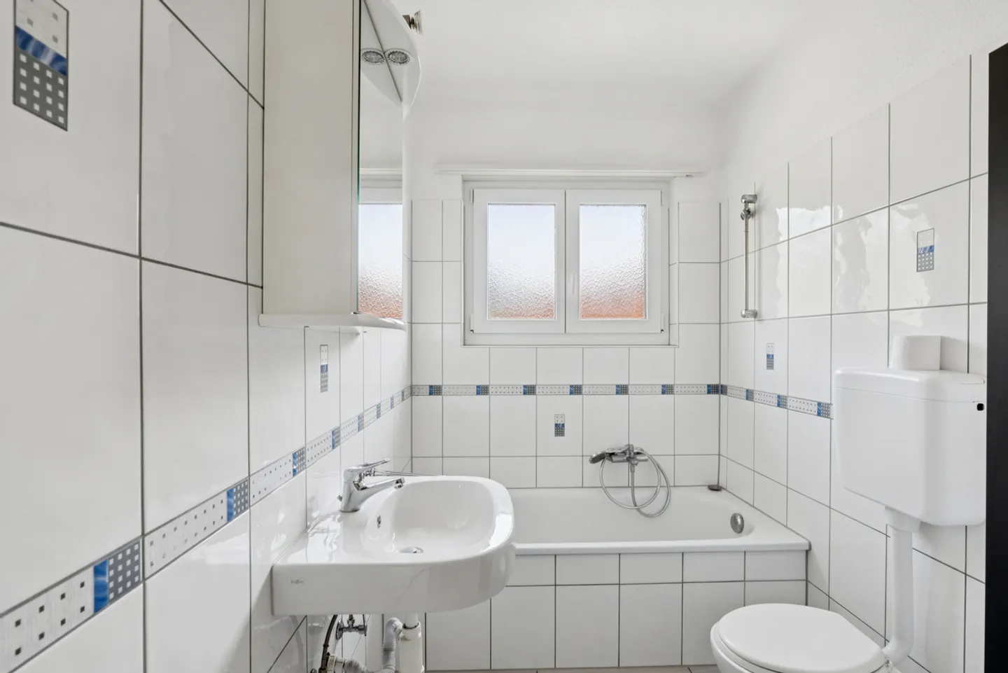 Casa con due appartamenti e grande terreno a Malleray - Foto 5 di 5